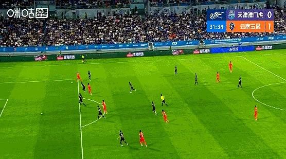 天津津门虎主场3-2战胜云南玉昆，在少赛一轮情况下，云南队先连进两球把咱们逼到