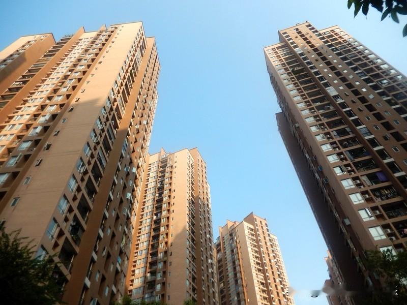 济南楼市这半年分化的还挺厉害的。济南楼市4月到11月里面，济南楼市一些下跌的区