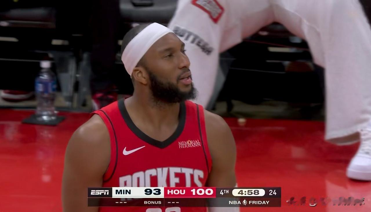 火箭悍将奥科吉真是不适合打首发！在今天火箭主场以110：105击败森林狼的比赛中