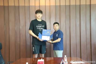 媒体人: 青岛男篮体教融合再结硕果, 欢迎海大新生杨瀚森