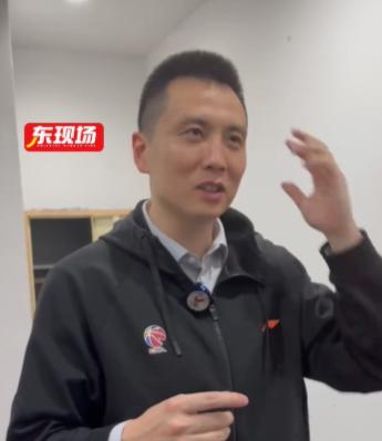 卢伟不吃这一套！据上海体育媒体人透露，上海男篮签约新大外援奥默陷入僵局，双方