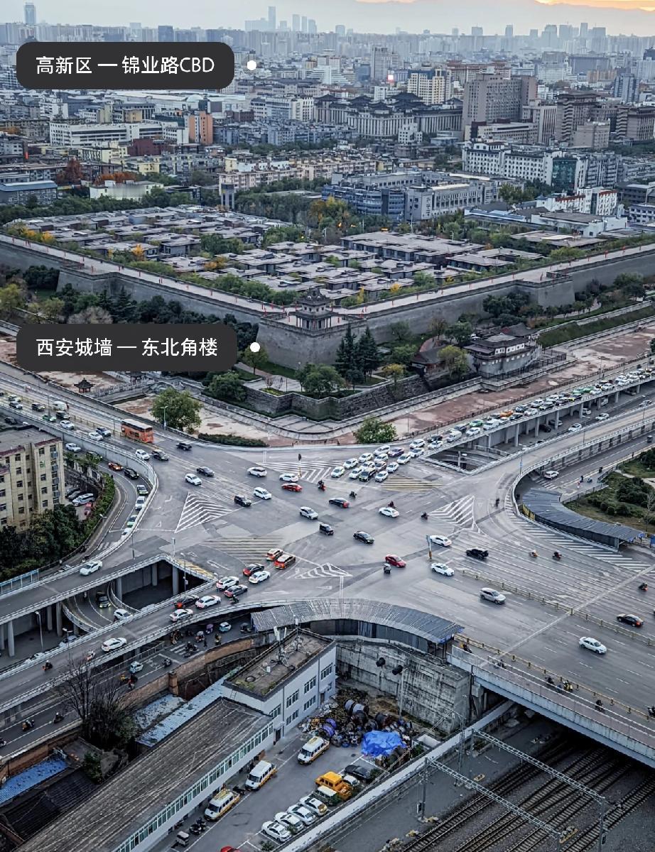 “西安人的城墙下是西安人的火车”，这句歌词真切唱出了西安独有的韵味。西安站是