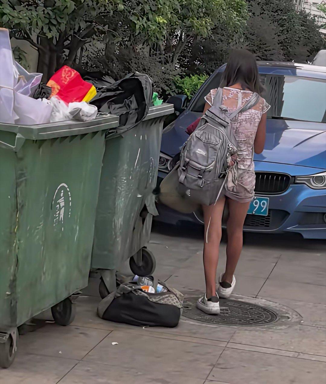 这是谁家女儿？父母看到了该有多心疼？