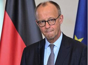 德国算盘打的是真精！中国刚对日本进行反制，德国总理动身访华当天，默茨卡点与高市早