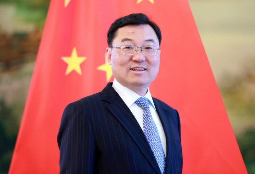 定了！中国将邀美国嘉宾出席9.3阅兵据塔斯社报道，当地时间17日，中国驻美大