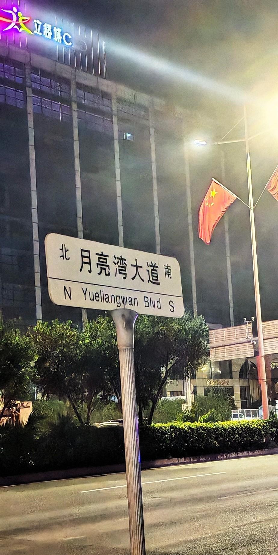 女子和老公是相亲认识的，女子31岁，老公38岁。由于两人属于郎才女貌那种，女子