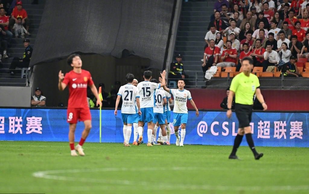中超第八轮，重庆铜梁龙主场1-1青岛西海岸。积分榜方面，铜梁龙18分第二，西海岸