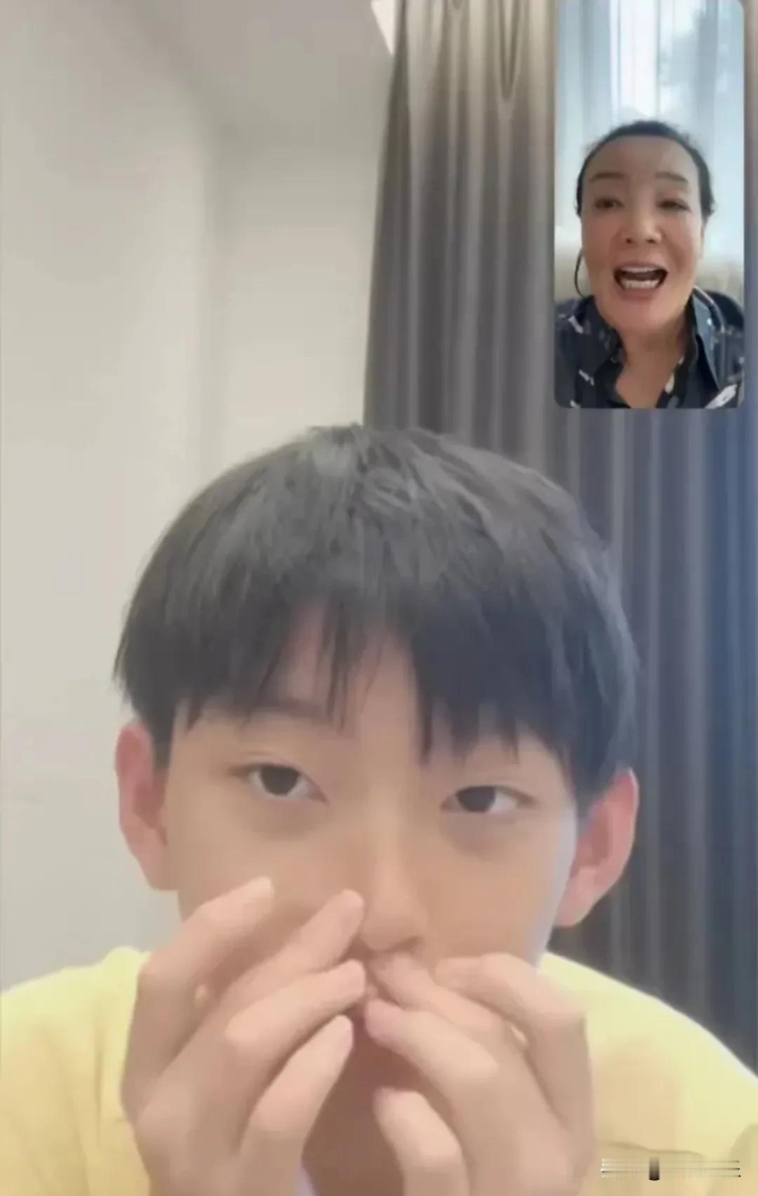 张兰晒孙子视频，10岁小箖箖长大了！7月25号，张兰在悉尼刚开完企业家年会，