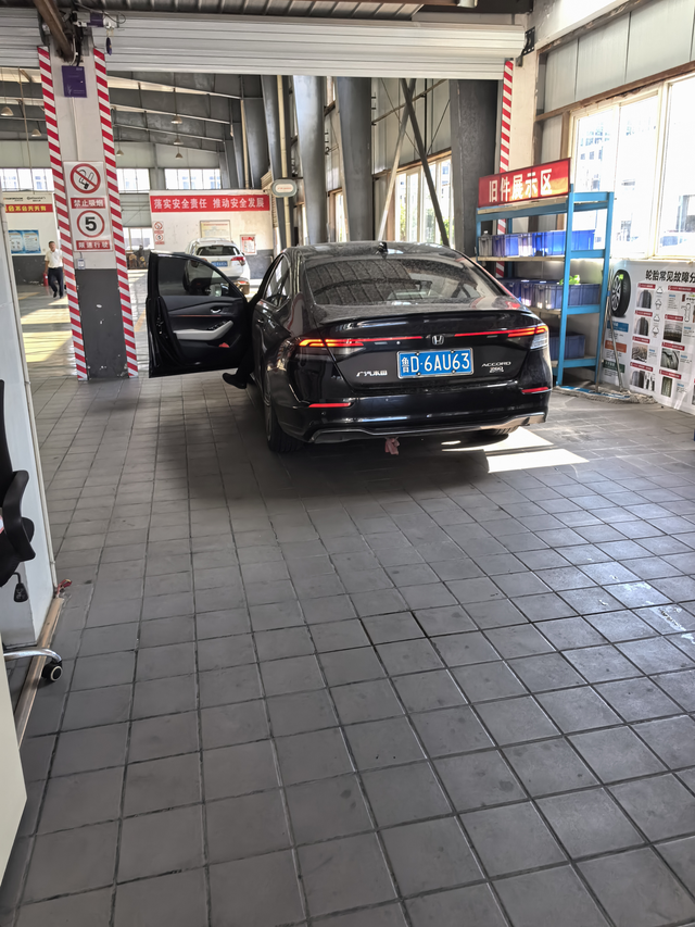 入手快2年了肯定不后悔。总体感觉好开，操控比较好，省油耐用，目前总的平均油耗5