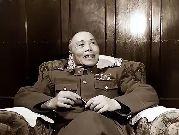1949年保密局特务奉命暗杀李宗仁，枪口已经抵住他后背，就差一个扳机的距离。可就