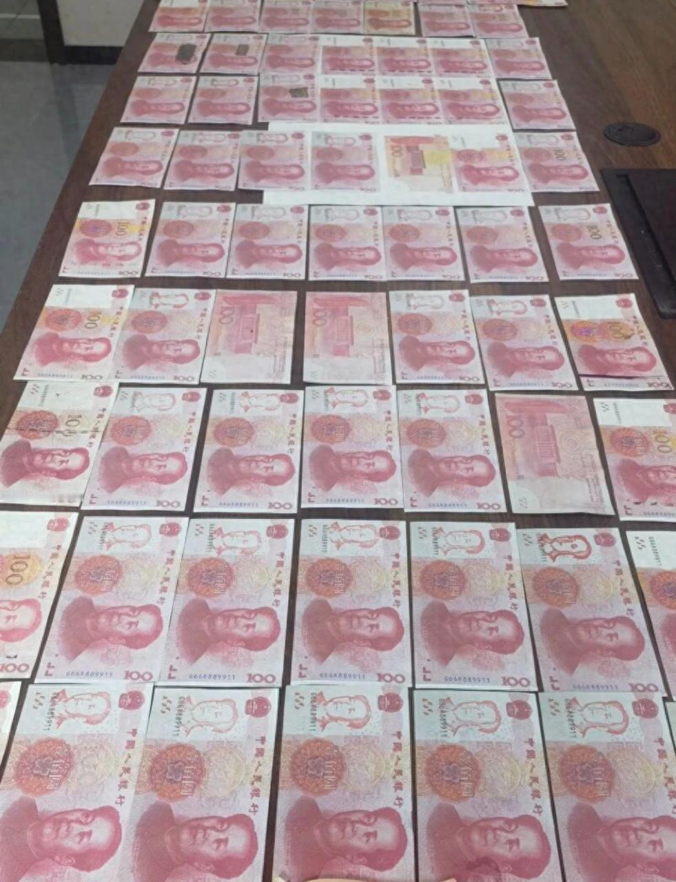“冤不冤？”湖南长沙，一名男子在家中打算造假币，他从网上学习造假币技术，就靠一台
