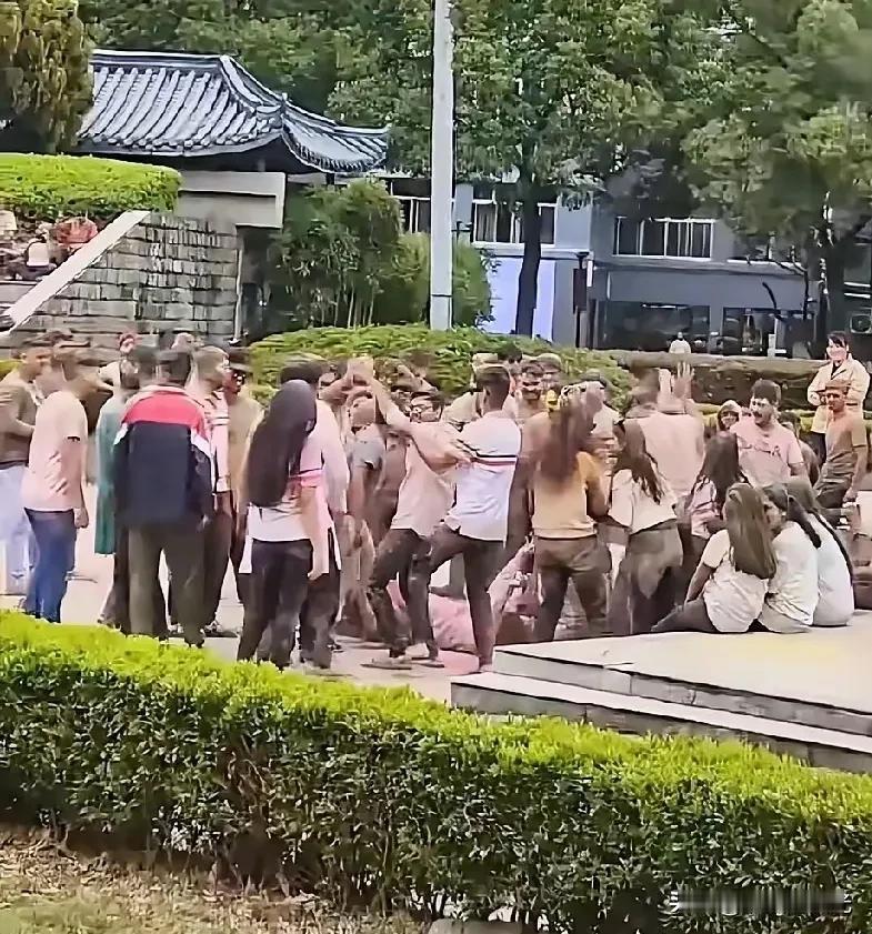 一夜之间印度留学生面临危机？为何中国吸引了如此多的印度学子？最近有大量的