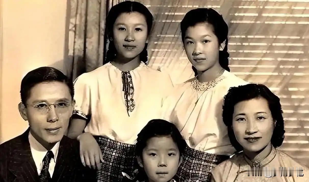 92岁国之脊梁临终反常一幕！拼尽全力爬向老伴，一句话看哭所有人1993年，