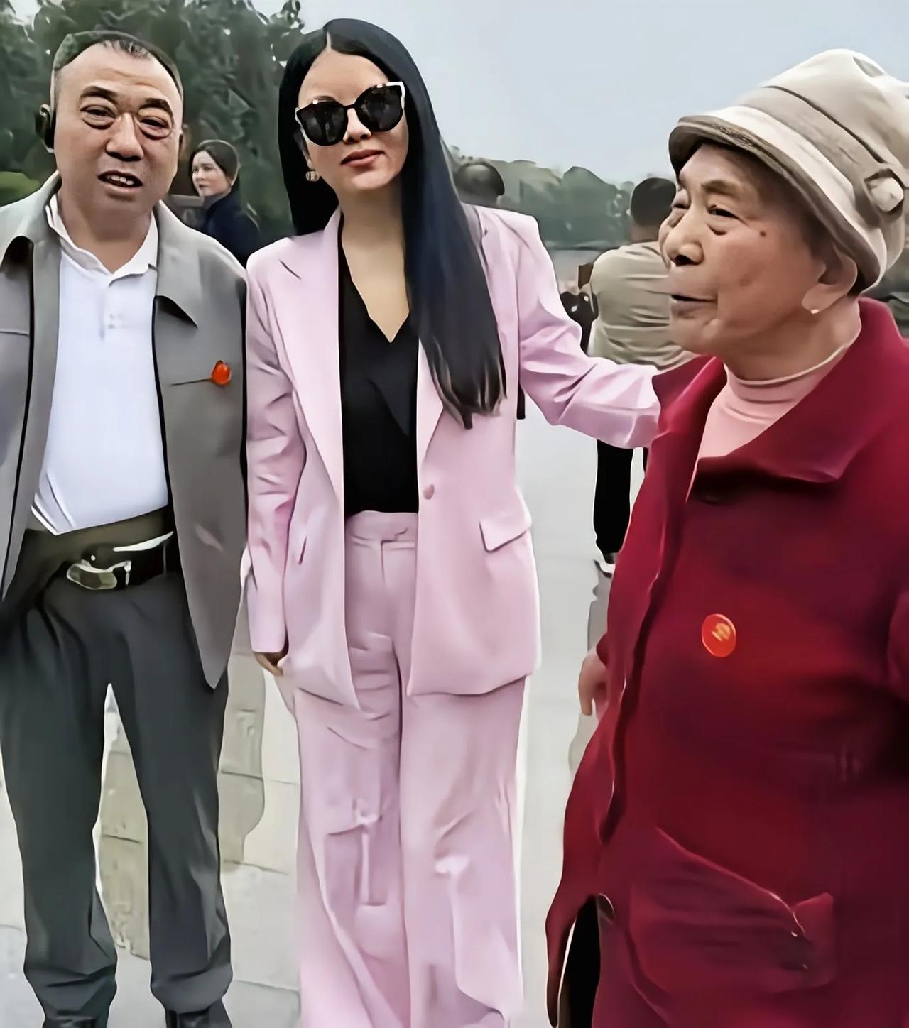 李湘因祸得福半年瘦成水蛇腰，网友跪求瘦身干货秘籍盼科普推广李湘最近出现在镜