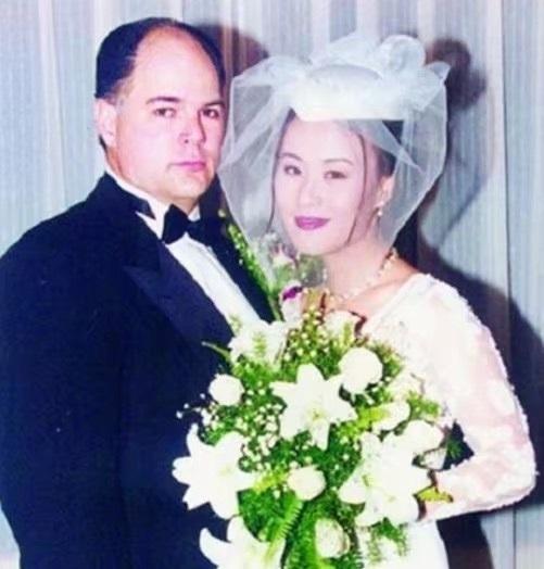 我有预感，邬君梅这次真的天要塌了！因为丈夫去世后最大的影响，不是没有钱花，也不