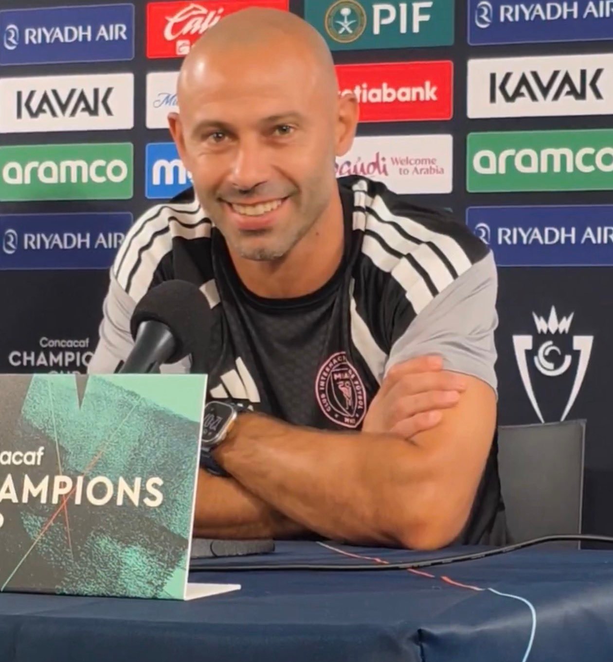 🎙梅西对阵纳什维尔的比赛中打入的第900粒进球？💬马斯切拉诺：“说实话，我们