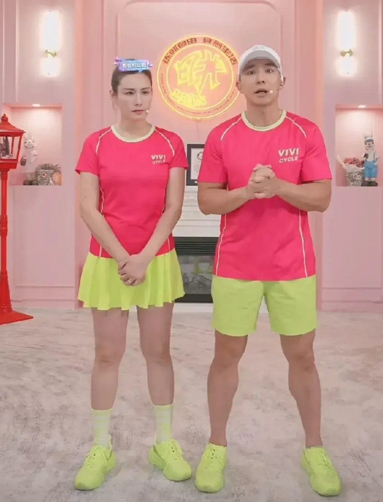 刘畊宏夫妇后悔了，不是后悔去探店，也不是后悔发微笑表情，而是后悔退出无忧传媒。
