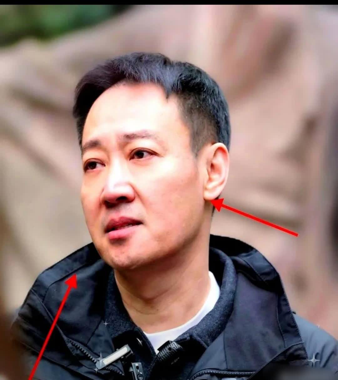 凌晨2点，辛柏青更新了微博！！！现在回家第一件事就是开灯，明明知道屋里没人，