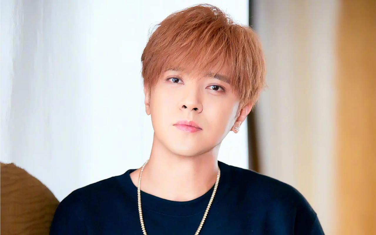 罗志祥被曝猝死的消息还没刷到，就直接刷到了他经纪人否认的消息，还直接登上了热搜榜