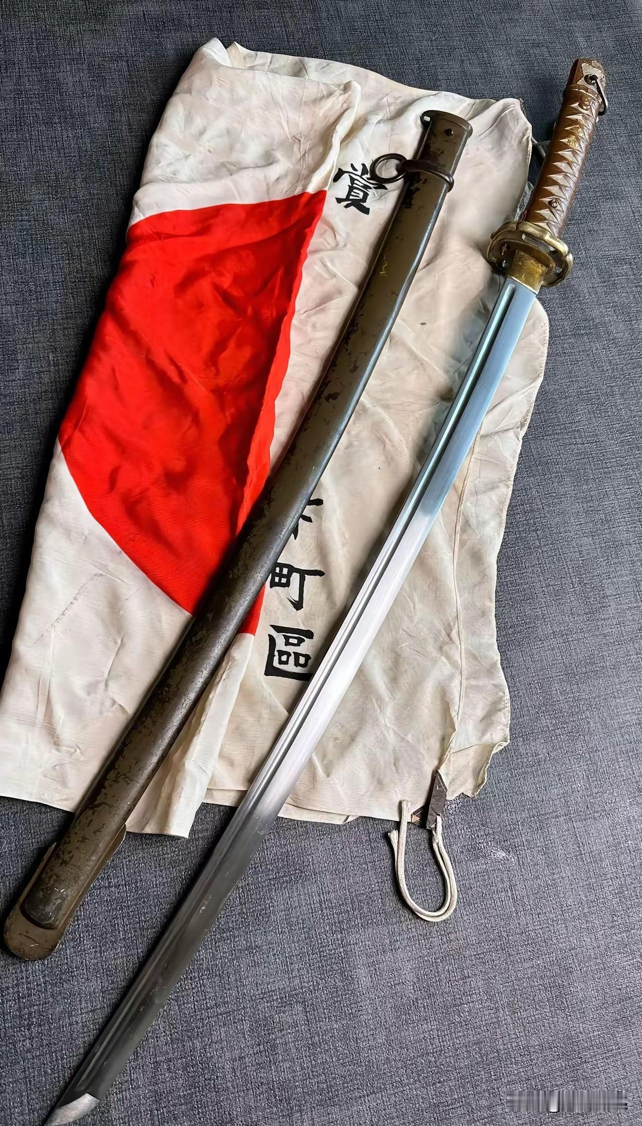 日本鬼子的军刀，据说质量非常好，做工也非常精细，据说日本战败投降之后，美国大兵收