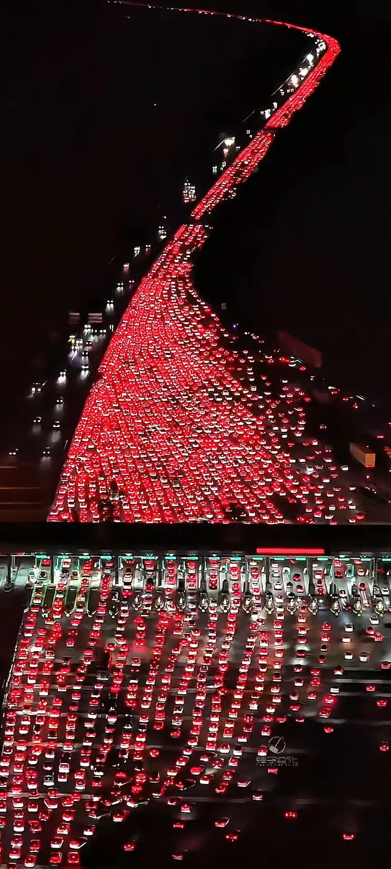 这是亚洲最大高速收费站-吴庄收费站！看着有点密集恐惧症？