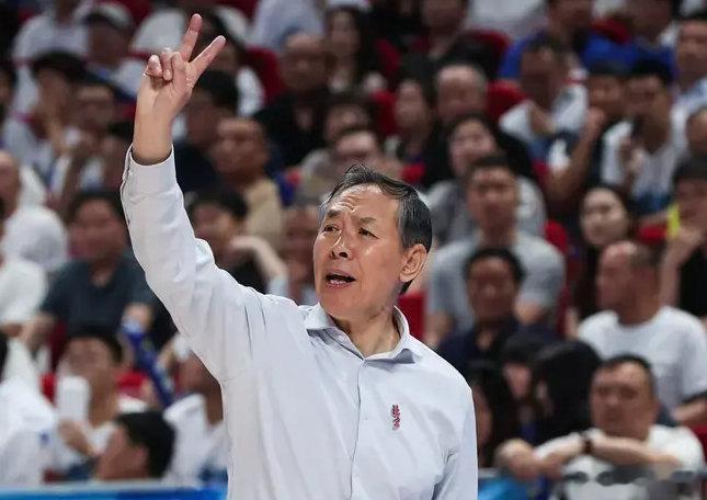 赛后，北京男篮主帅接受媒体采访，当被问及下赛季是否会留任，许利民表示：“合同到期