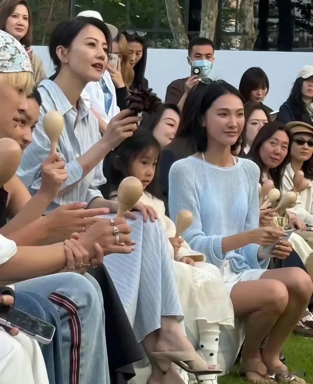 原来美貌也无法遗传呢！长相随性自然。