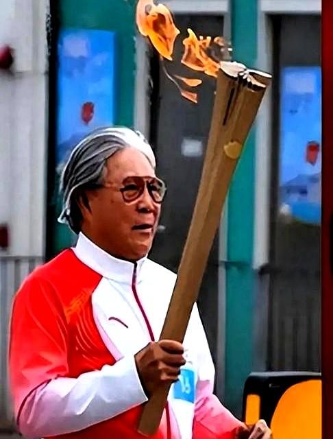 豪门不只是财富，更是责任感的体现。在全运会火炬传递中，霍家三代的身影让人觉得