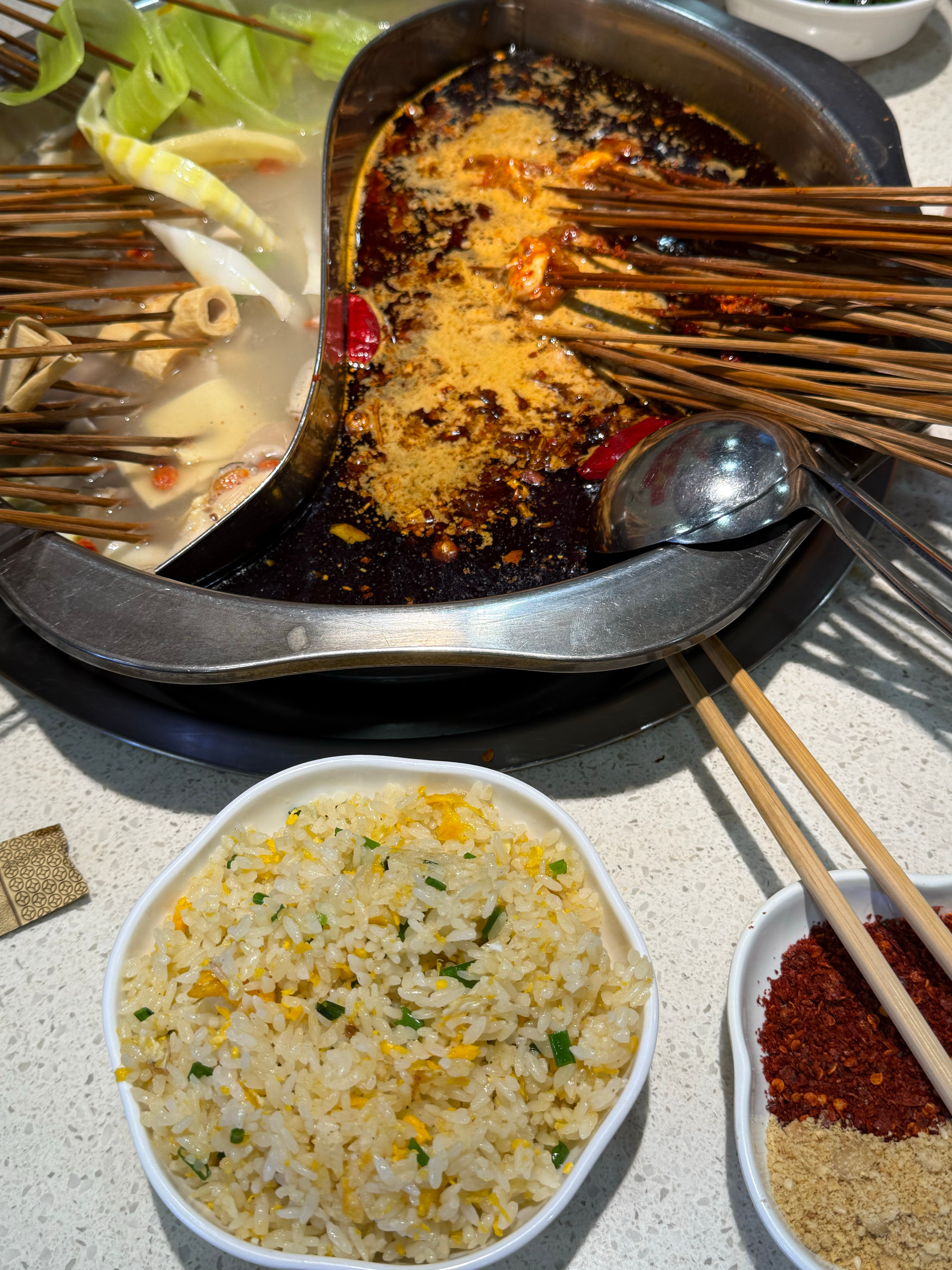 我请问蛋炒饭➕串串是谁发明的太好吃了果然是成都最好吃得串串[哭哭][哭哭][泪