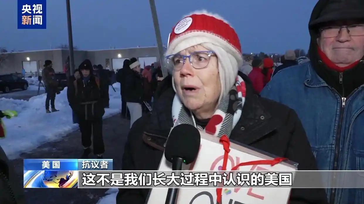 特朗普这次没法收场了，美国街头被击毙的37岁白人女性蕾妮，真是buff叠满，不是