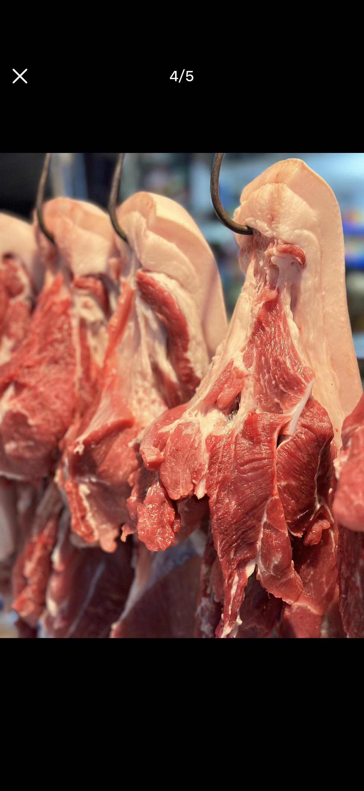 原来我一直分不清土猪肉和普通猪肉！看着这两块肉，一个深一个浅，我以为深色的是土