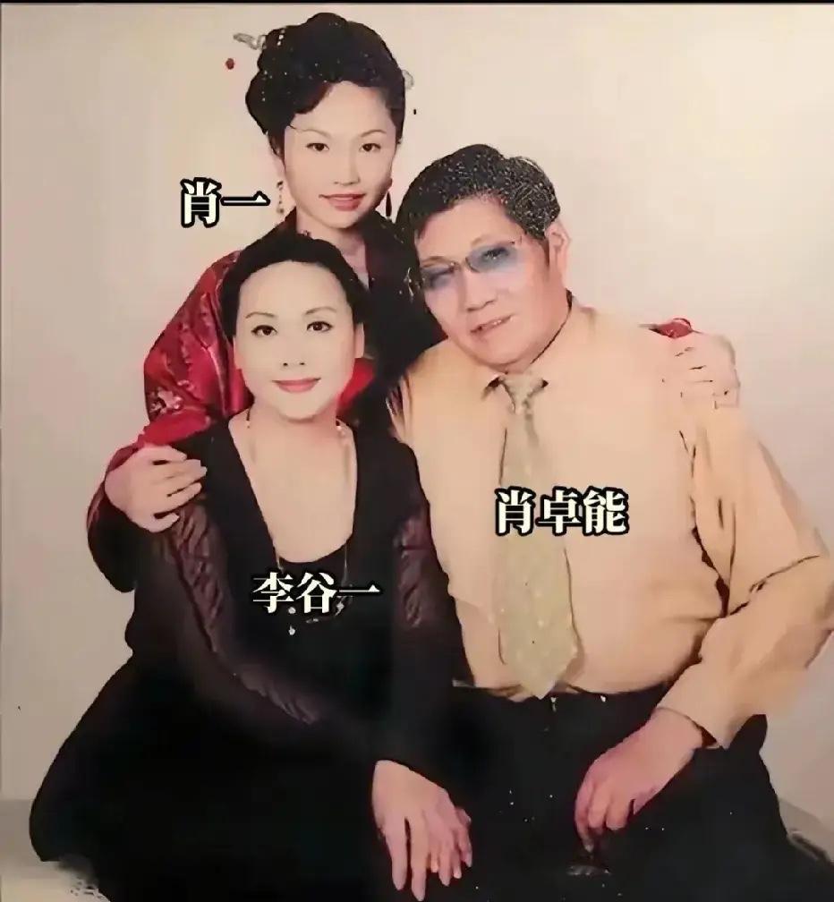 父亲是开国大将，妻子是著名歌唱家，他是省政协副主席。考考你，这是谁一家人？