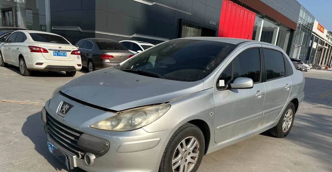 这是一辆报废车，2008年上牌的标致207，手动挡，排量1.4L，公里数15万，