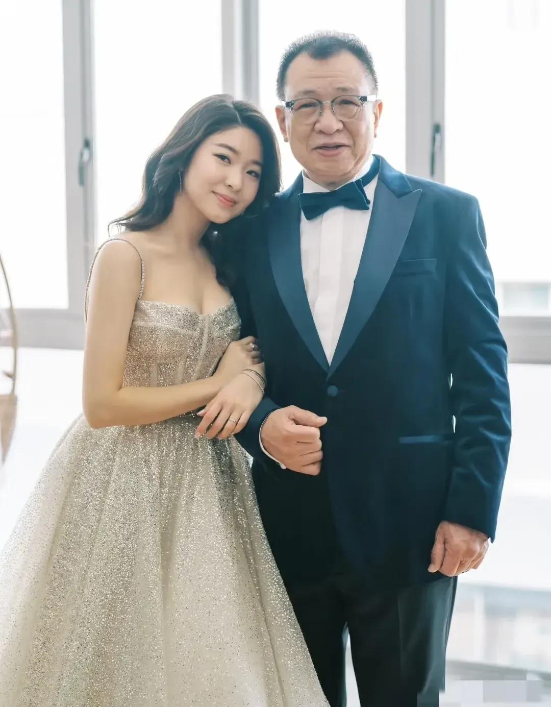 许绍雄走了我猜,他最放心不下,大概就是他的女儿。49岁老