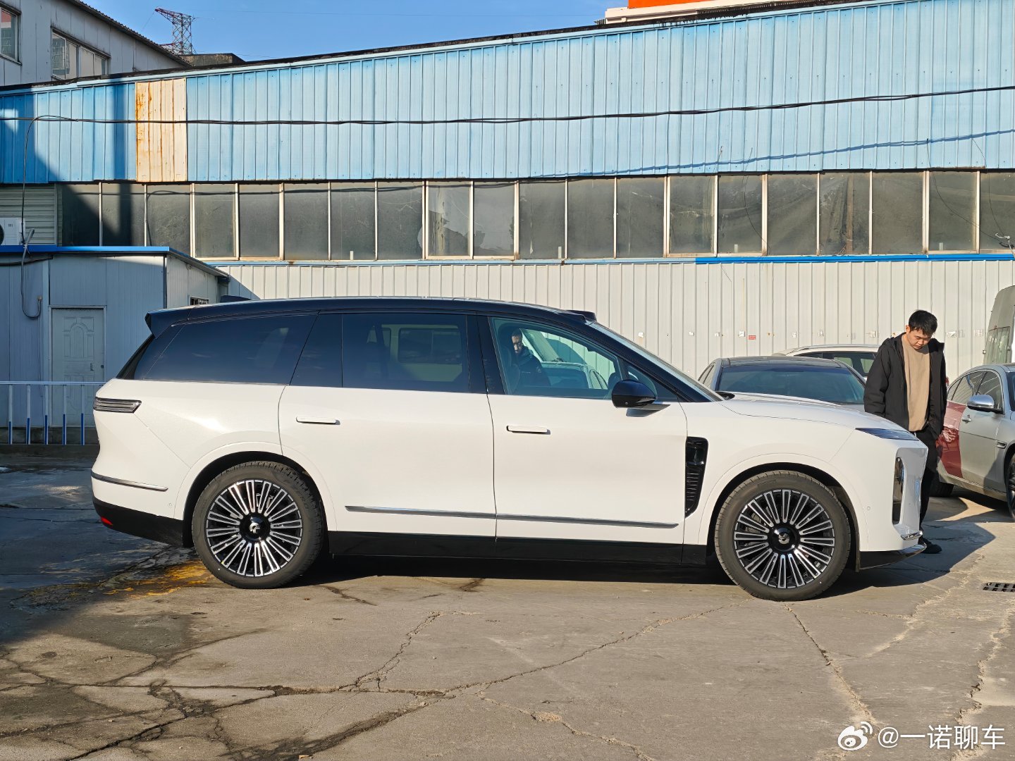 送去贴个车衣跟玻璃膜上一台et5t我哥们儿送了一套车衣给我这次有点不好意思