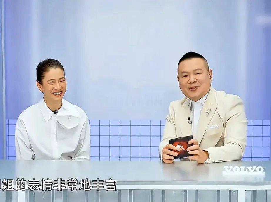 岳云鹏询问袁咏仪想合作的男演员，听到A选项是张智霖，袁咏仪果断选N，干脆利落。可
