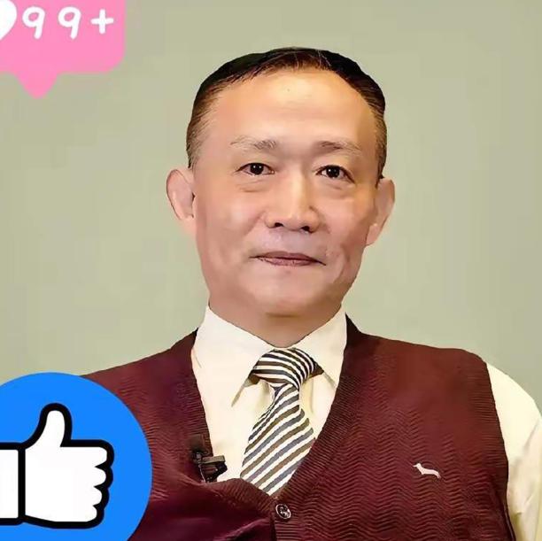 卢麒元发文指出，有人想借“十五五”规划复辟华盛顿共识。十五五规划提出要实现共同富