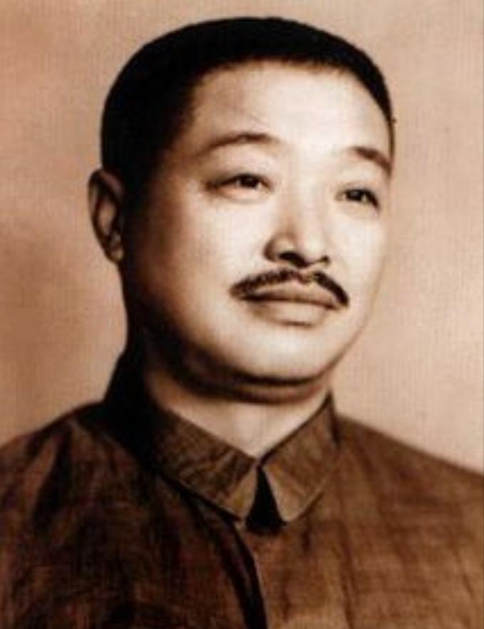 长征期间，国民党的飞机几乎每次都能准确无误地轰炸到红军。贺龙就想出了一个妙计，让