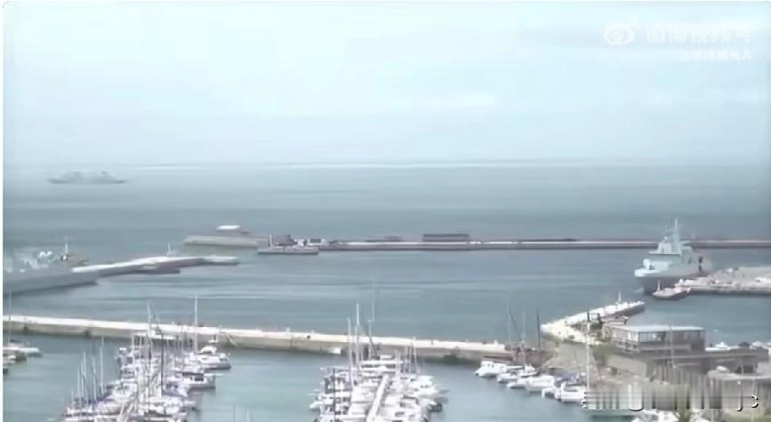 2026年1月9日，中国海军052DL型驱逐舰“唐山舰”与综合补给舰“太湖舰”抵