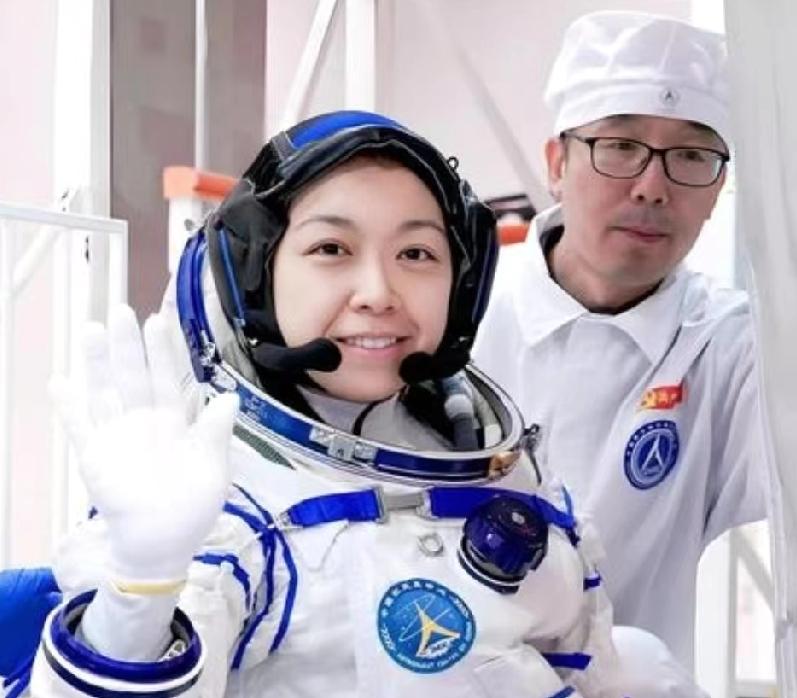 黎家盈刚上天宫7天，香港就急着要连线，国家3天就点了头。这事真挺快的。5月3