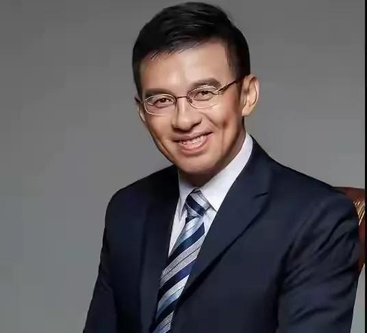 央视前主持王志，强者从不会被身份定义，在每一个领域都活出精彩说起王志，很多观众