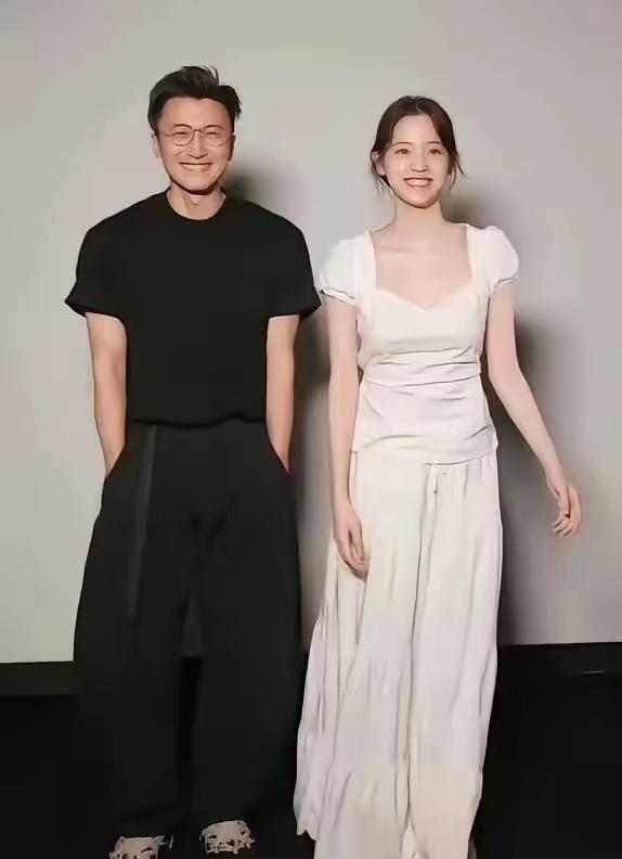 谢霆锋为什么人设不坍塌呢？娱乐圈像她这样的情况多了去了，可是，依然是大家的最爱。