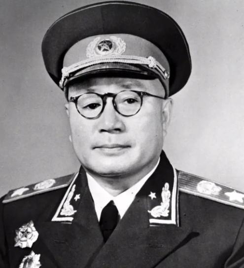 1949年，国民党中将李振率部起义，在谈判时见解放军干部很年轻，不高兴的说：“你