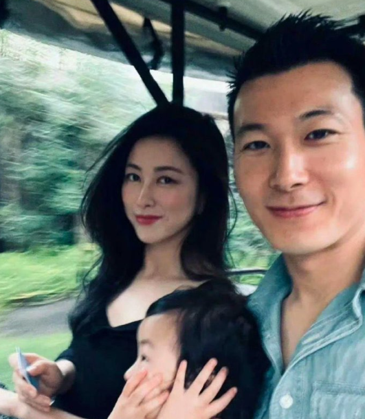 实名羡慕朱珠老公了，长得也不咋地，怎么就娶到了这么漂亮的老婆​​​