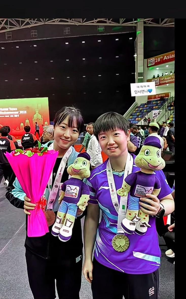 金娜英也跟莎宝一样，是个圆脸妹，为了热爱的小白球而结缘，是竞争对手也是惺惺相惜的