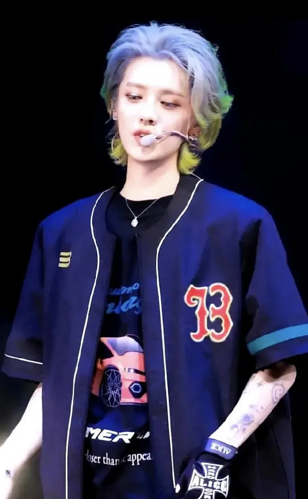 鹿晗应该不会结婚了，不是因为他35岁不想结婚，而是他在演唱会上说了这样一