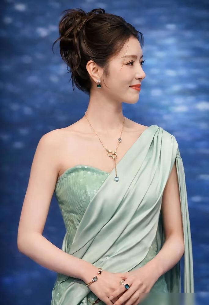 李云霄真邪门！非科班出身，首登大银幕，演技竟秒杀一众老戏骨！一个越剧花旦，