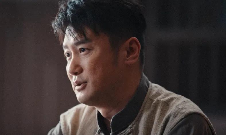 《灼灼韶华》韶华出狱了，哥哥韶中替她顶罪入狱，周燕拿了二妞四千大洋，法庭上却指证
