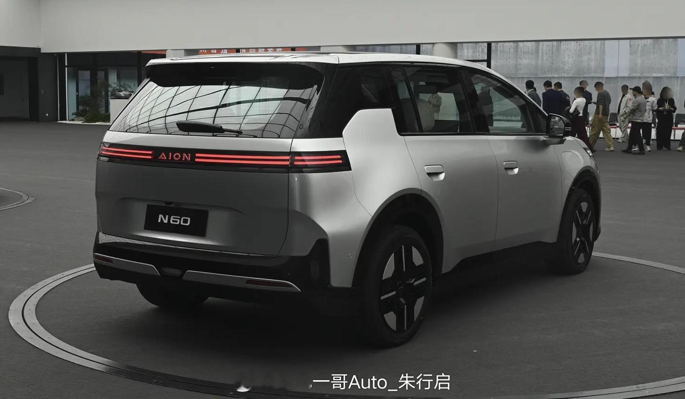 全新广汽埃安N60的实车图曝光新车采用了全新的设计语言续航里程最高为630公里感