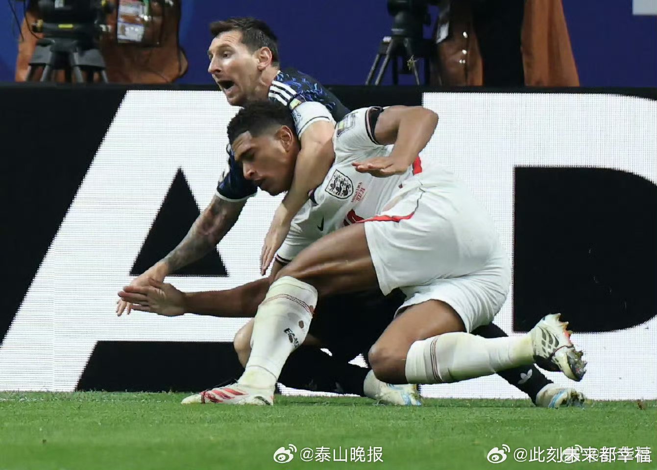 凌晨3点，纽约大都会人寿体育场，大力神杯的最终归属即将揭晓。🏆这不仅仅是一场决